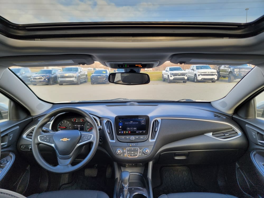 Thumbnail: 2022 Chevrolet Malibu - 10