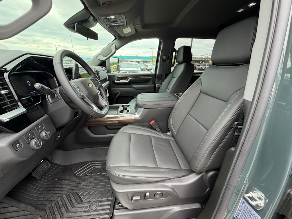 Thumbnail: 2026 Chevrolet Silverado 2500 - 10