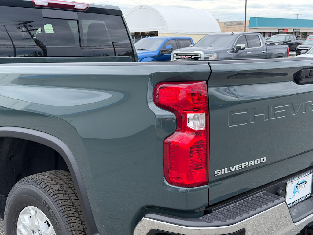 Thumbnail: 2026 Chevrolet Silverado 2500 - 21