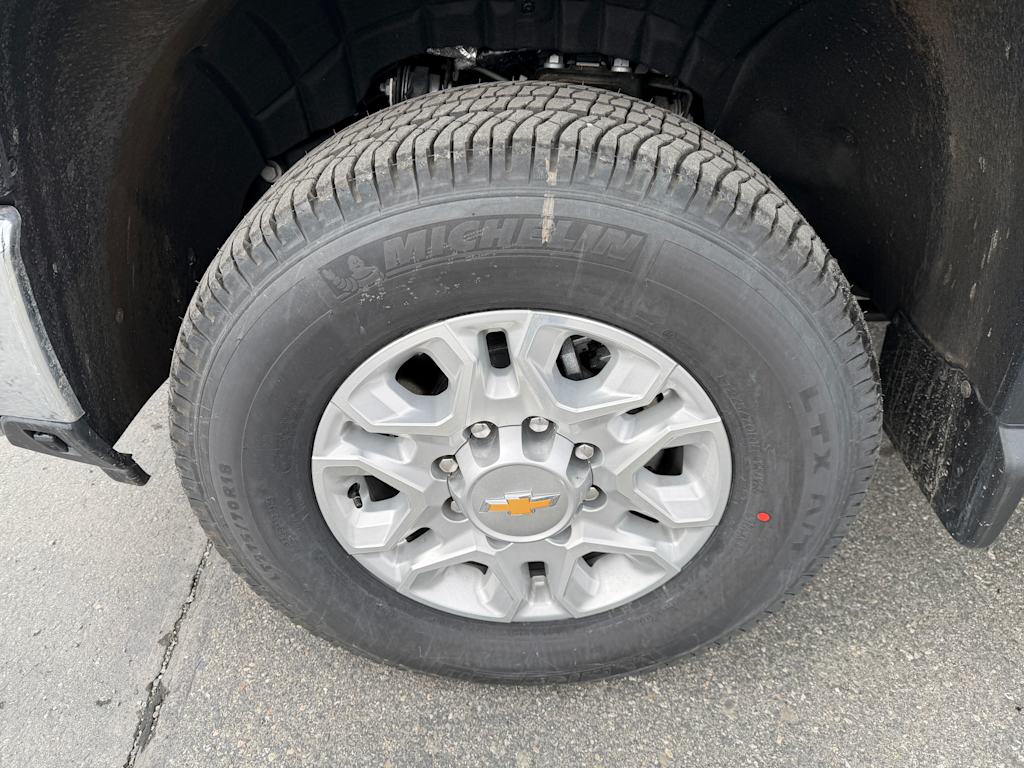 Thumbnail: 2026 Chevrolet Silverado 3500 - 8