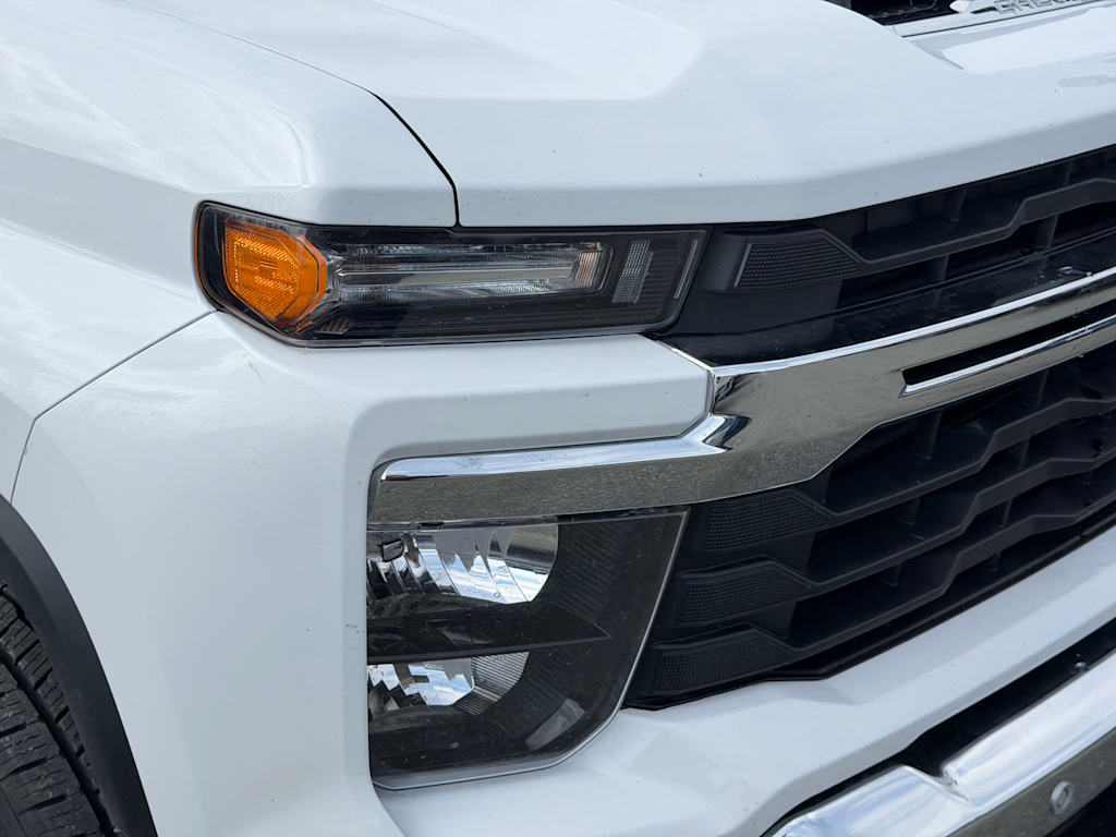 Thumbnail: 2025 Chevrolet Silverado 3500 - 17