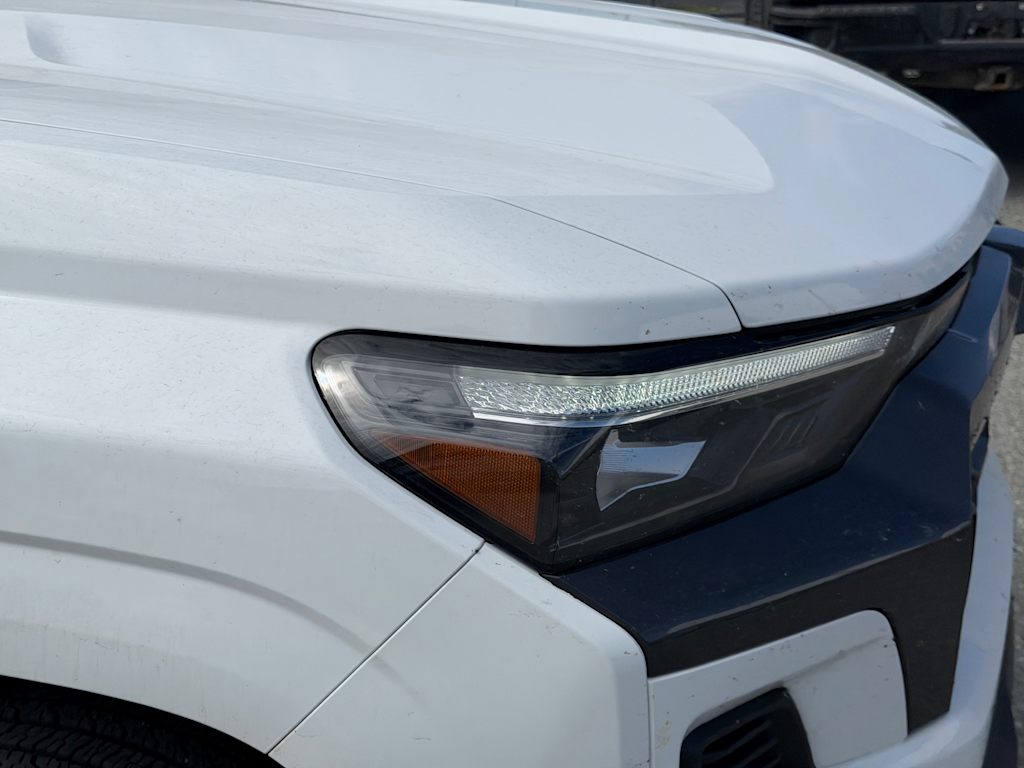 Thumbnail: 2024 Chevrolet Colorado - 18