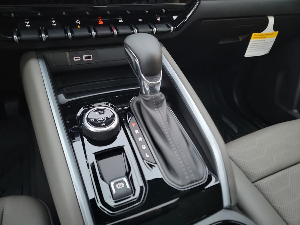 Thumbnail: 2026 Chevrolet Colorado - 14