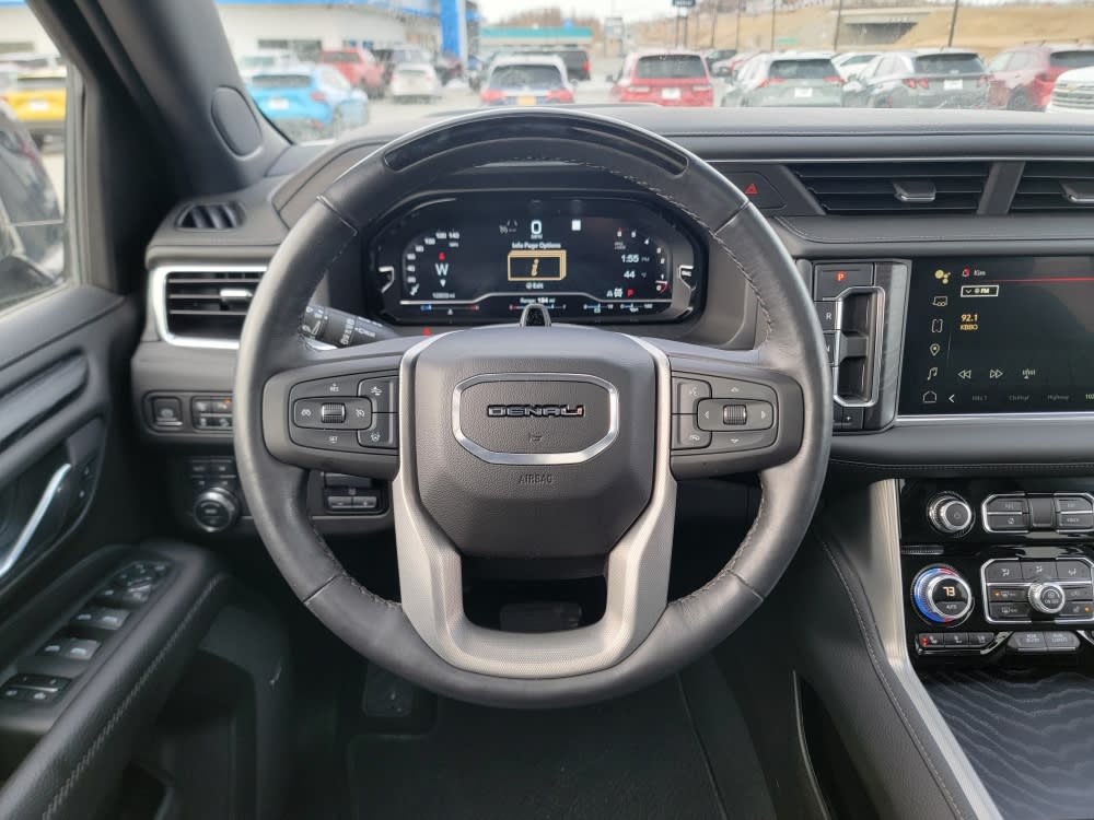 2023 GMC Yukon Denali 2