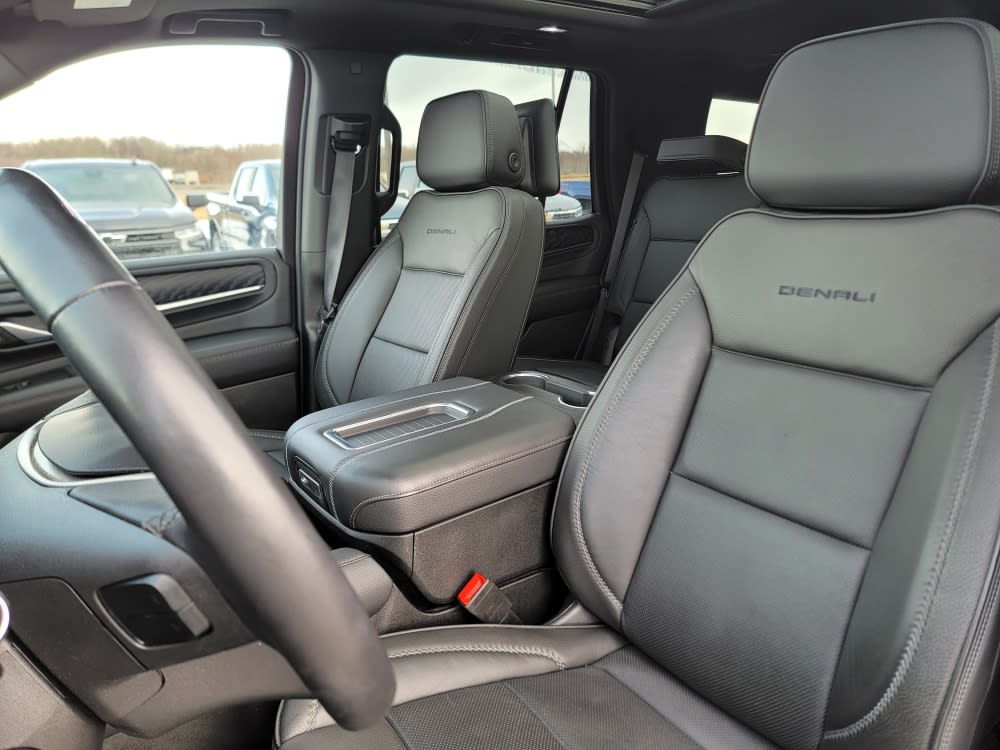 2023 GMC Yukon Denali 9