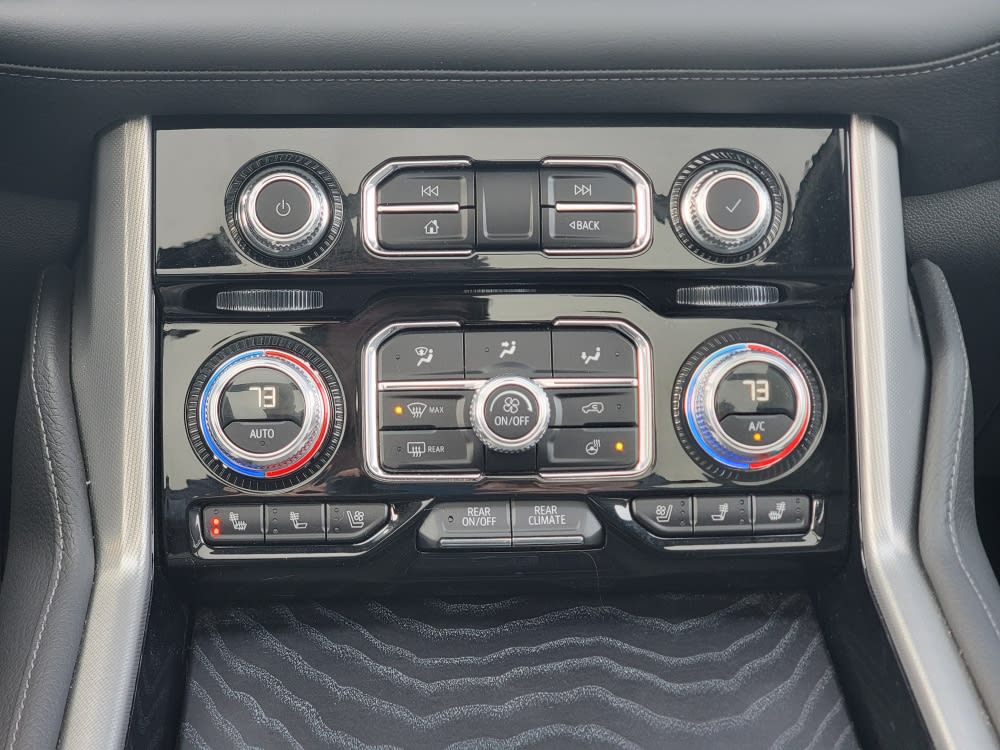 2023 GMC Yukon Denali 24