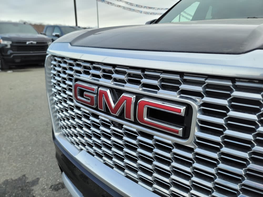 2023 GMC Yukon Denali 6