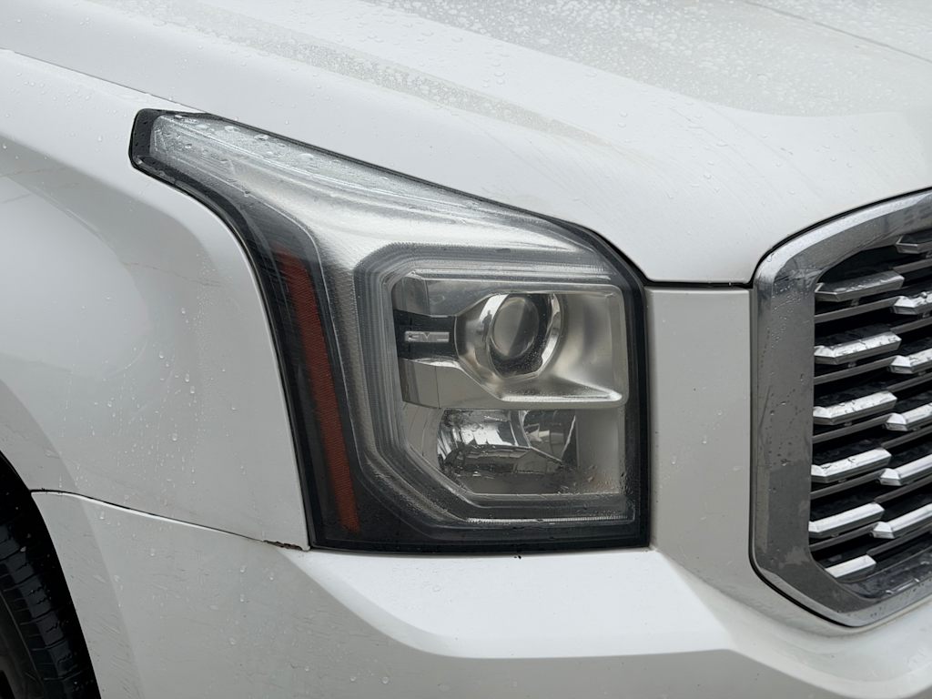 Thumbnail: 2018 GMC Yukon XL - 17