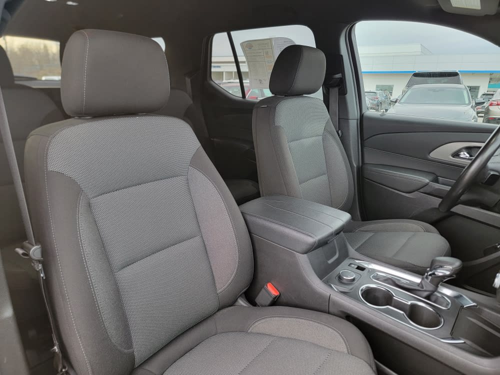 Thumbnail: 2022 Chevrolet Traverse - 11