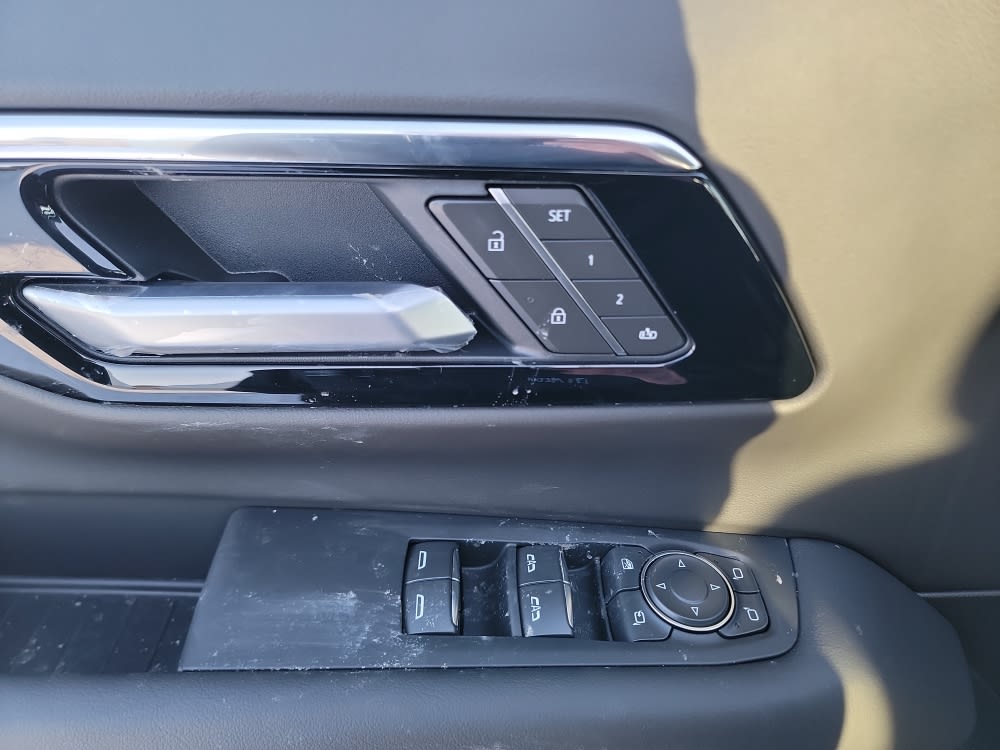 Thumbnail: 2026 Chevrolet Suburban - 21