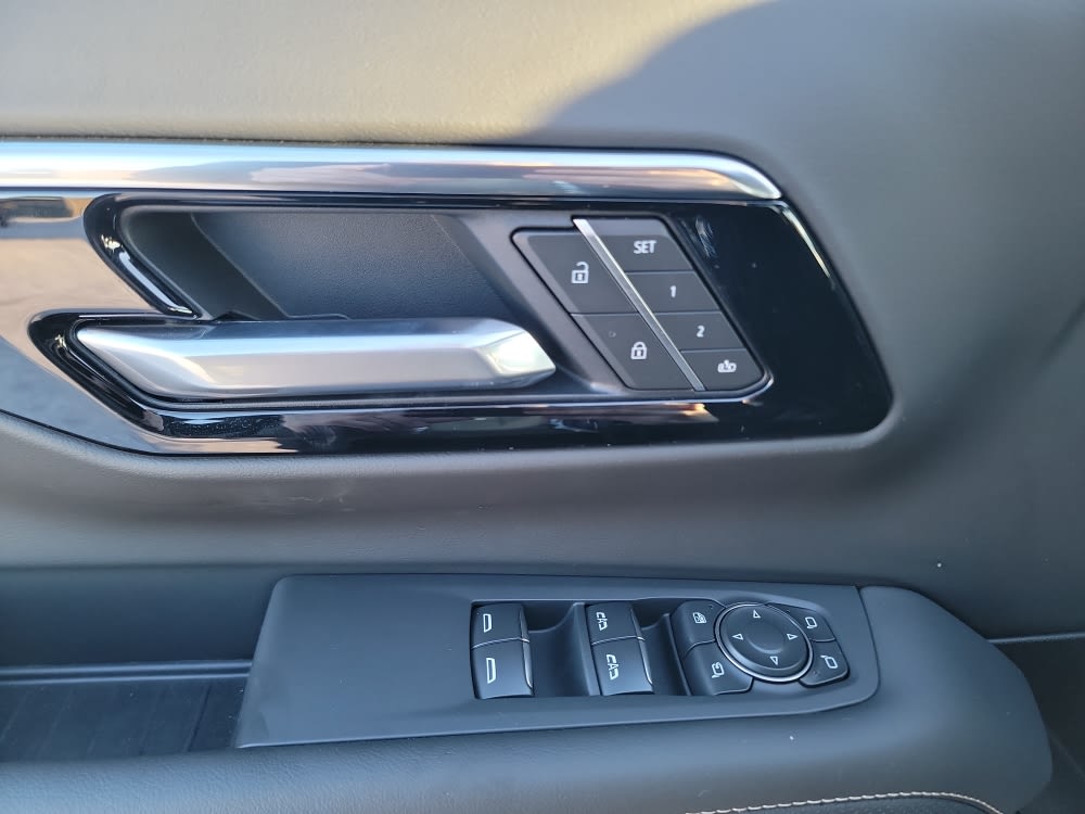 Thumbnail: 2026 Chevrolet Suburban - 21