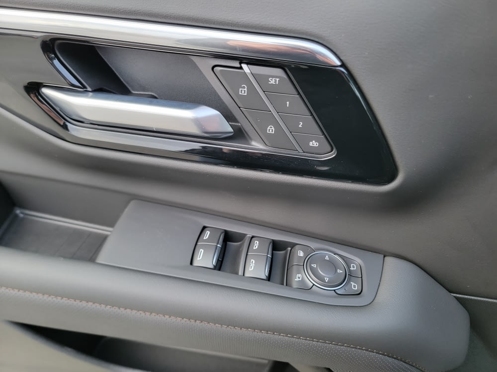 Thumbnail: 2026 Chevrolet Suburban - 21