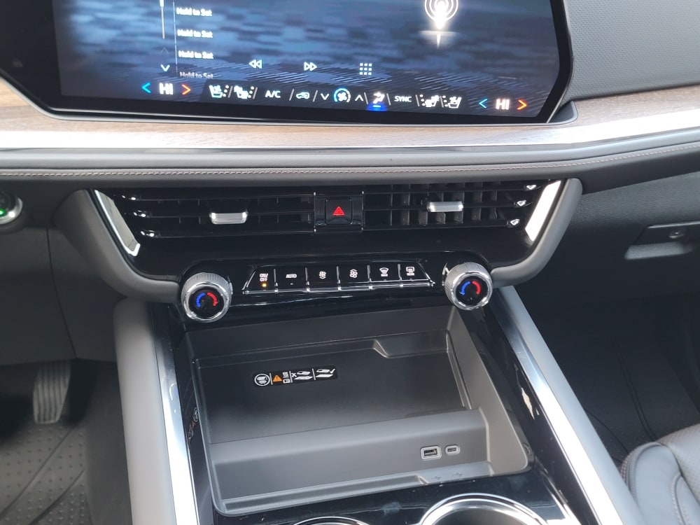 Thumbnail: 2026 Chevrolet Suburban - 24