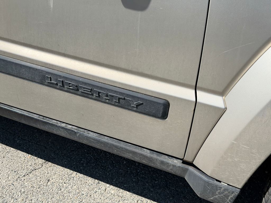 Thumbnail: 2011 Jeep Liberty - 18