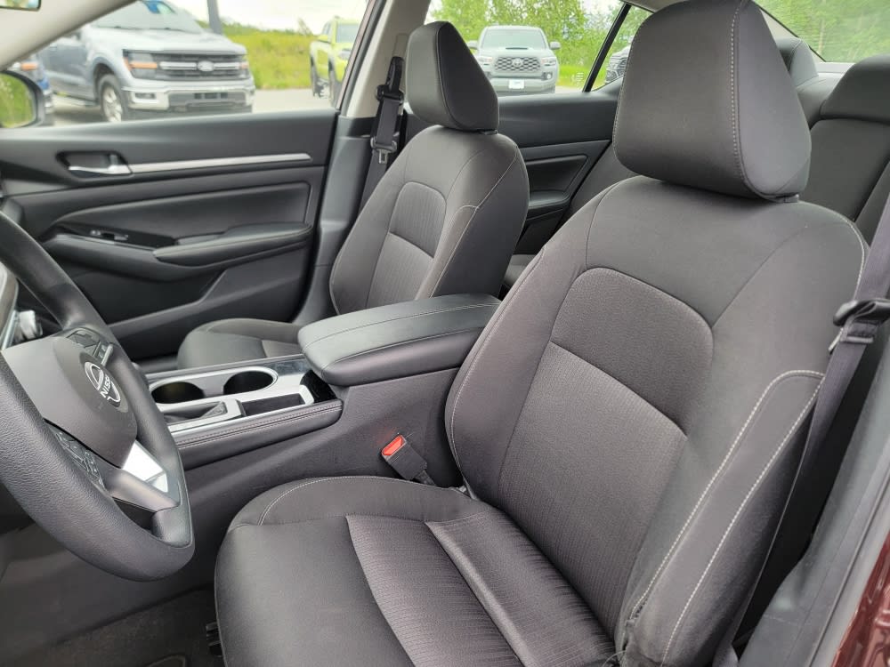 Thumbnail: 2023 Nissan Altima - 9