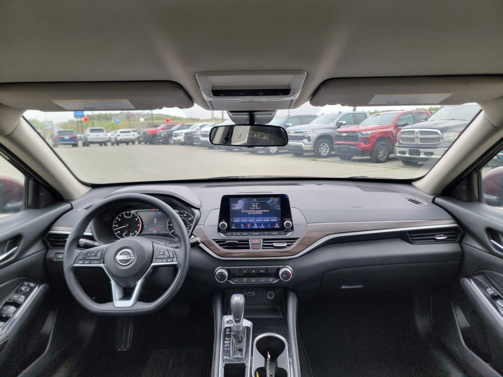 Thumbnail: 2023 Nissan Altima - 8