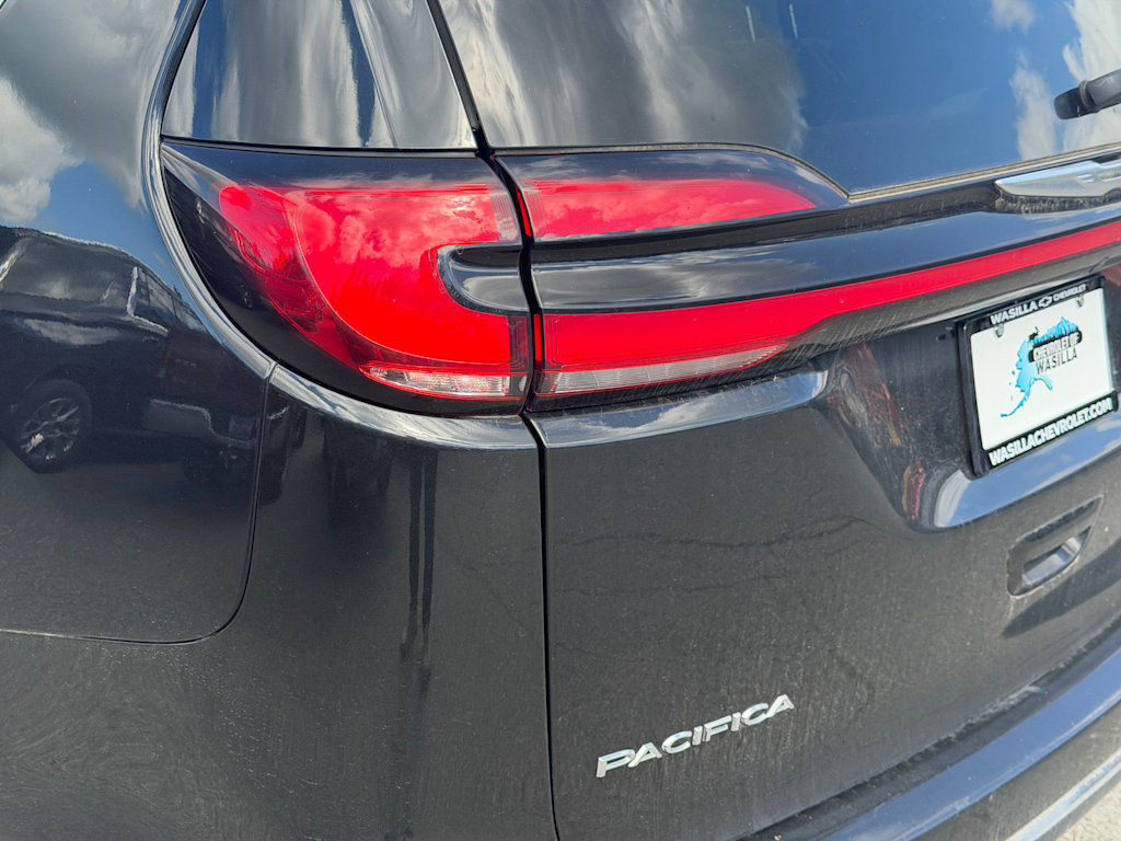 Thumbnail: 2024 Chrysler Pacifica - 12