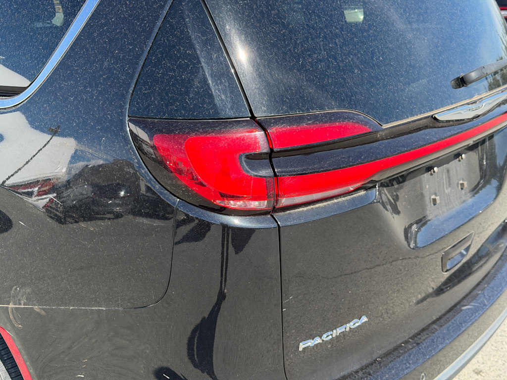 Thumbnail: 2023 Chrysler Pacifica - 12