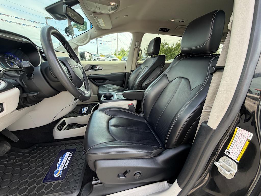 Thumbnail: 2023 Chrysler Pacifica - 9