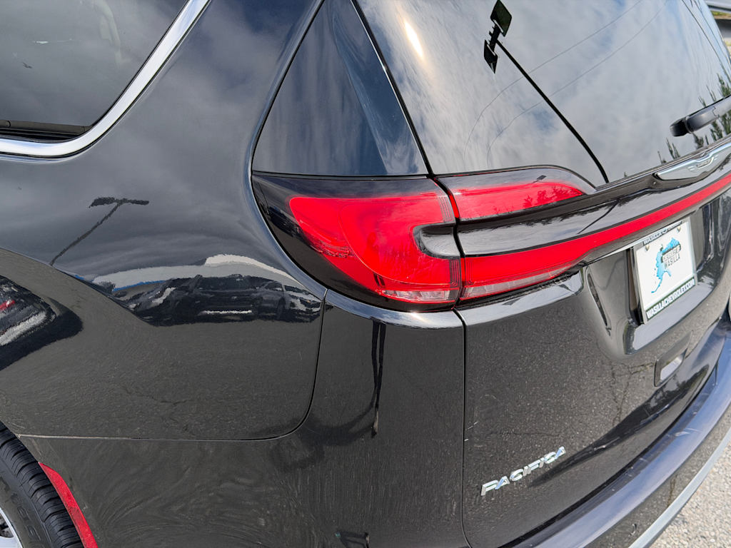 Thumbnail: 2023 Chrysler Pacifica - 20
