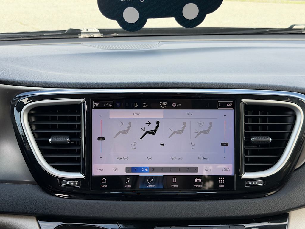 Thumbnail: 2023 Chrysler Pacifica - 21