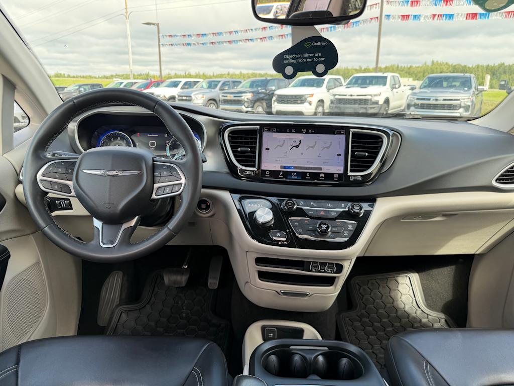 Thumbnail: 2023 Chrysler Pacifica - 8