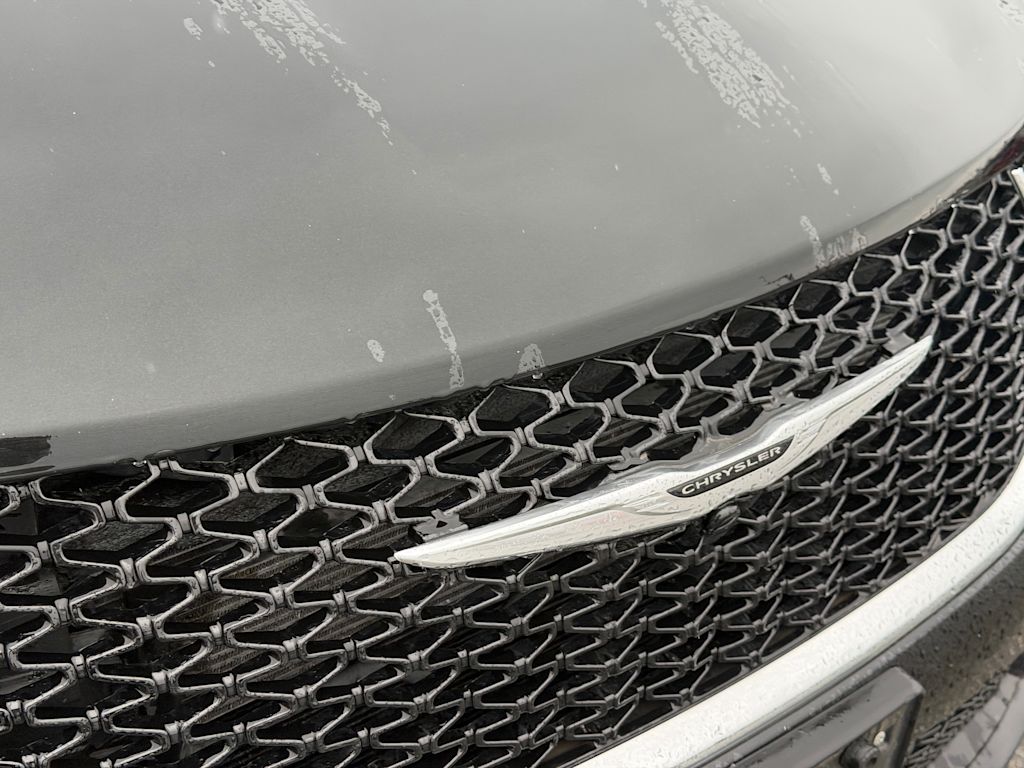 Thumbnail: 2023 Chrysler Pacifica - 16