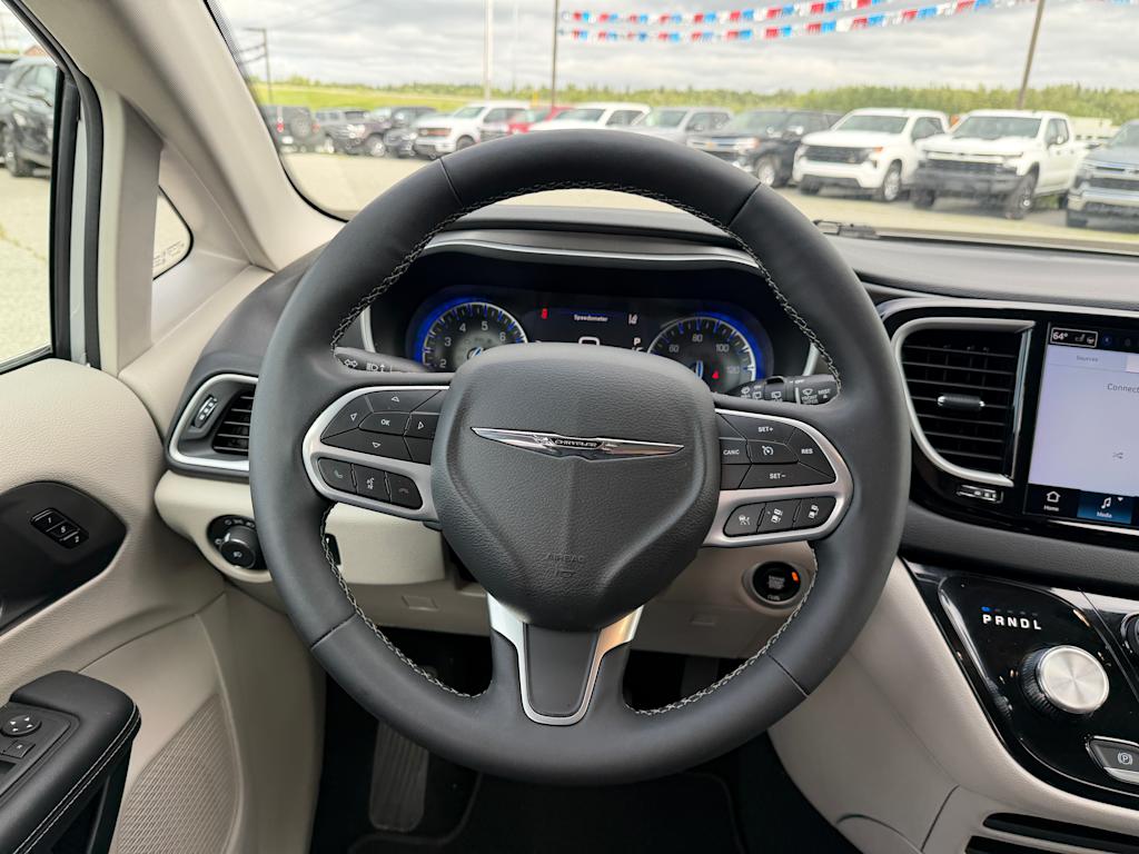 Thumbnail: 2024 Chrysler Pacifica - 2