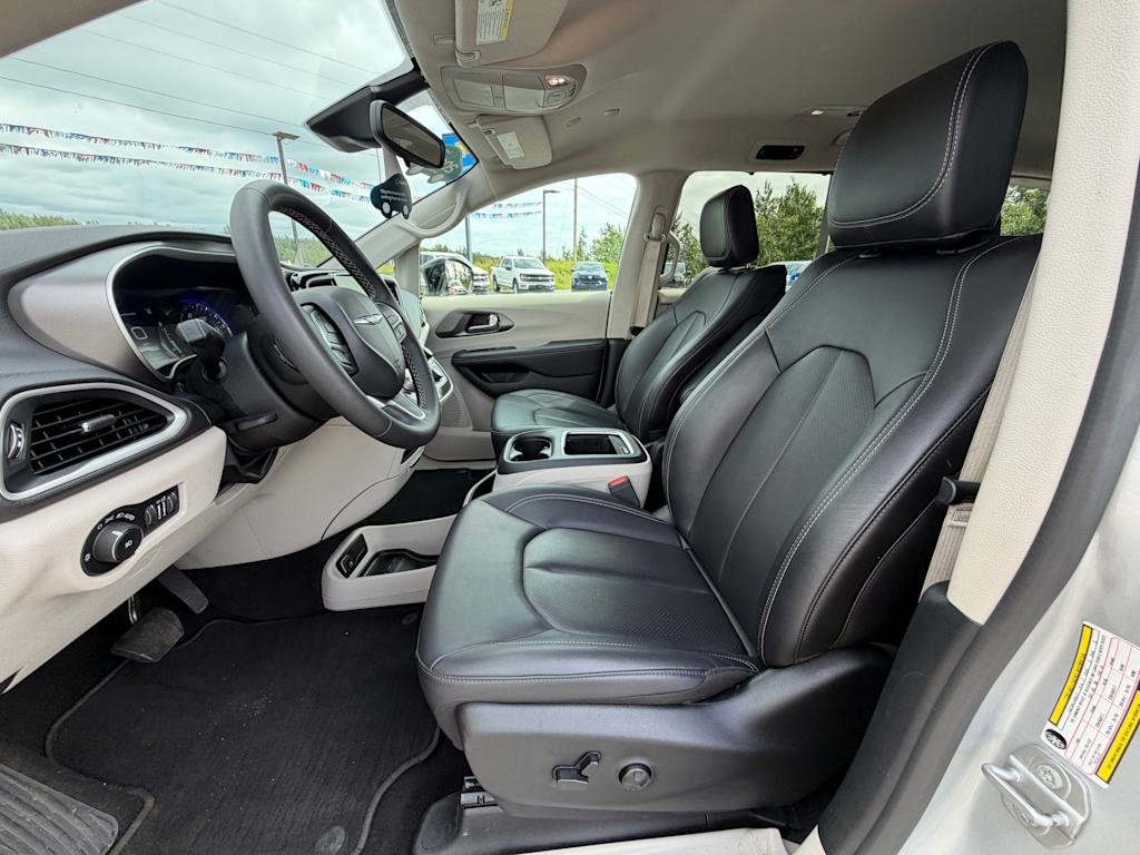 Thumbnail: 2024 Chrysler Pacifica - 10