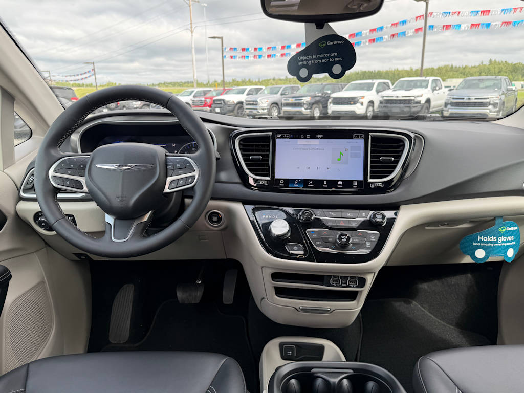 Thumbnail: 2024 Chrysler Pacifica - 9