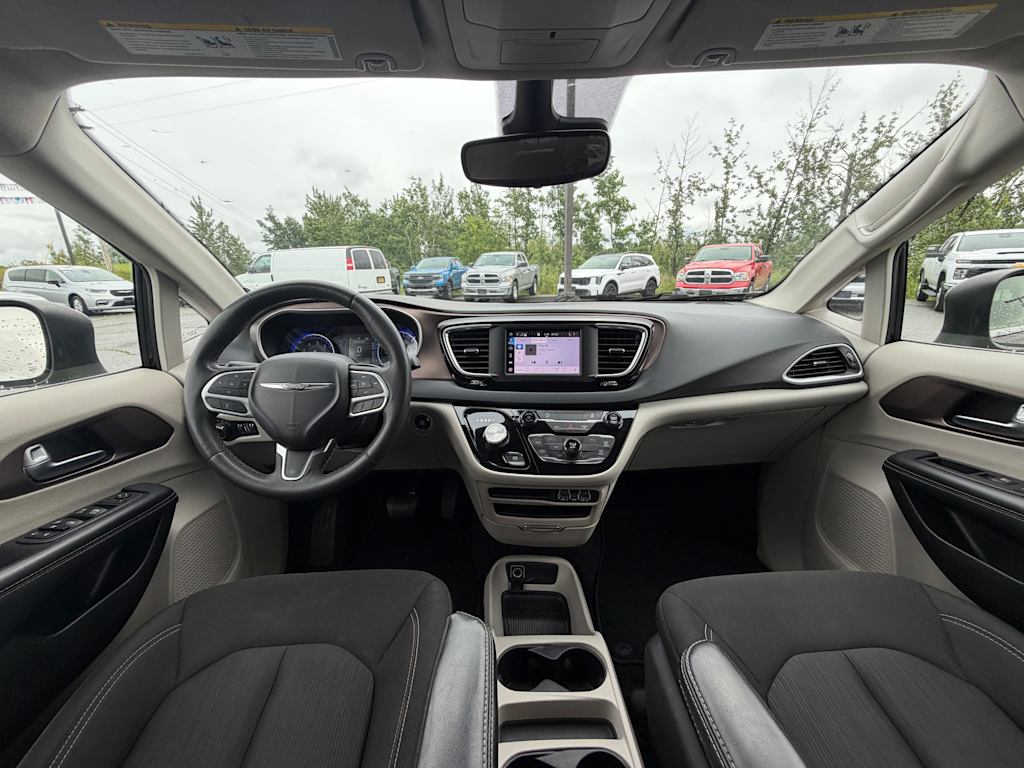 Thumbnail: 2023 Chrysler Voyager - 8