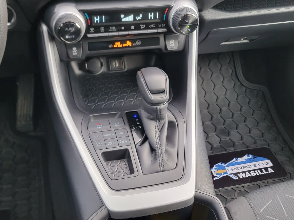 Thumbnail: 2025 Toyota RAV4 - 15