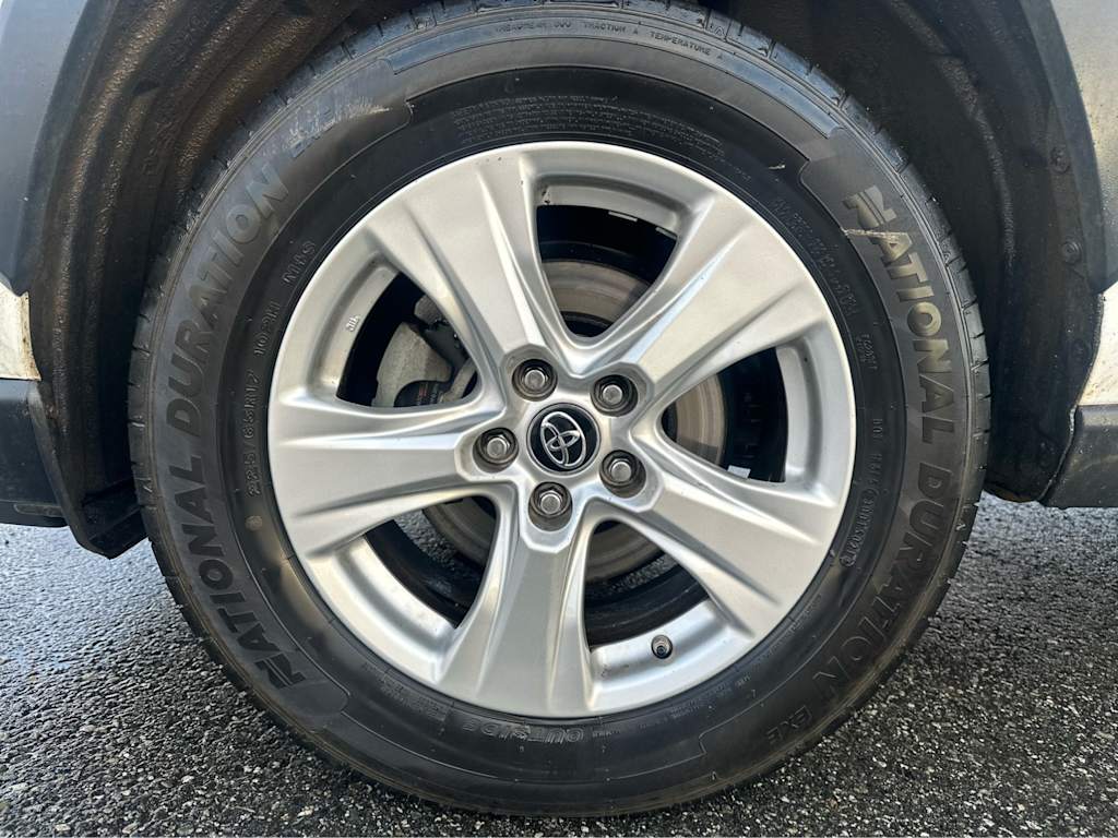 Thumbnail: 2019 Toyota RAV4 - 6