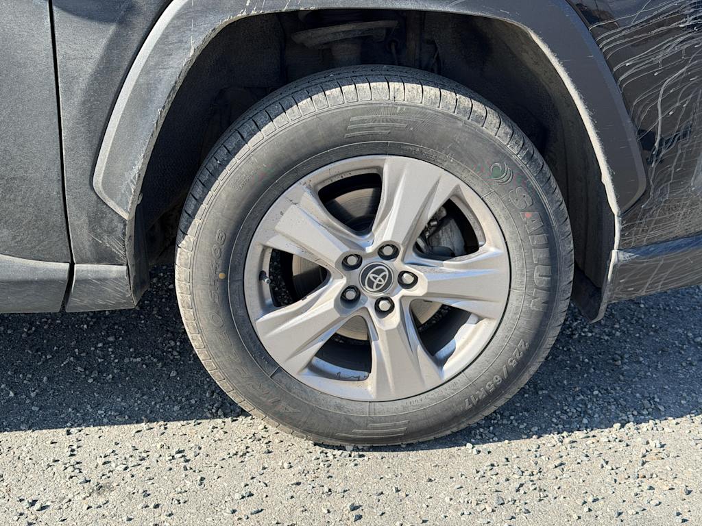 2023 Toyota RAV4 XLE - Photo 17