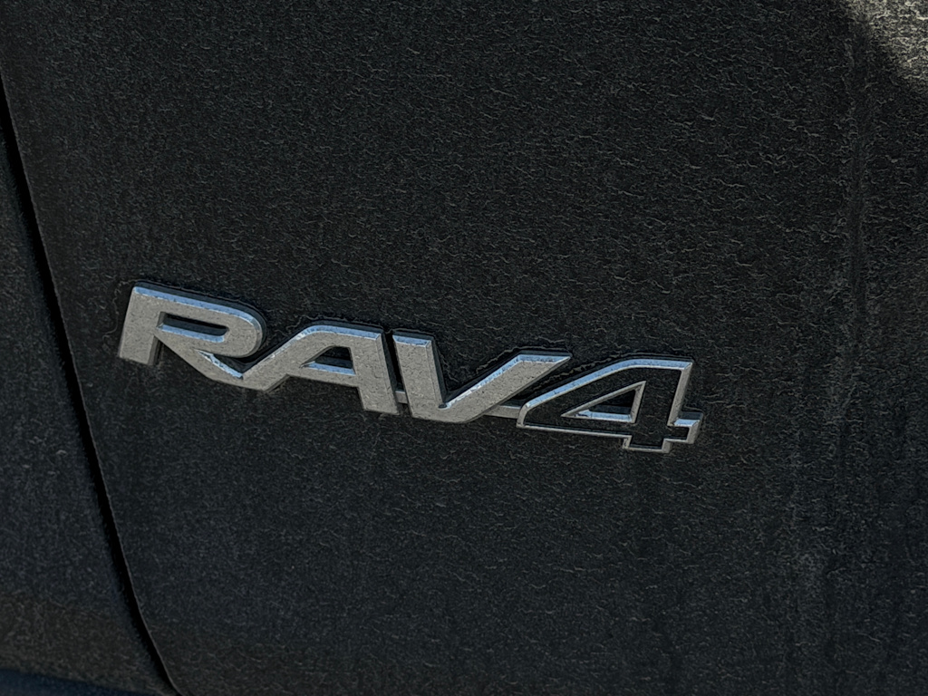 2023 Toyota RAV4 XLE - Photo 19