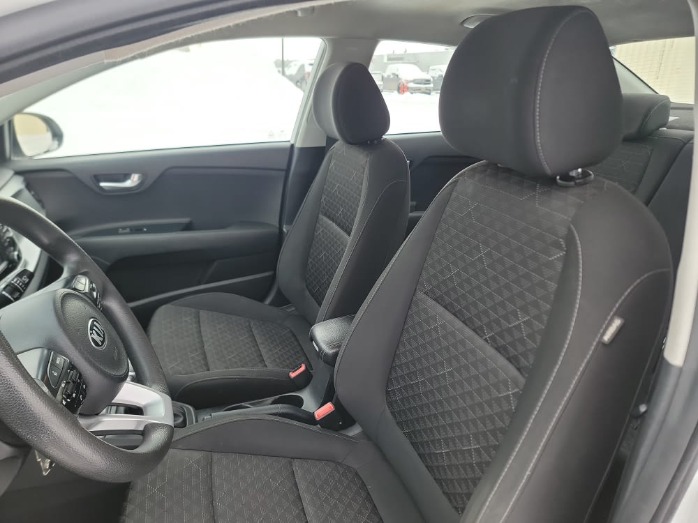 Thumbnail: 2020 Kia Rio - 10