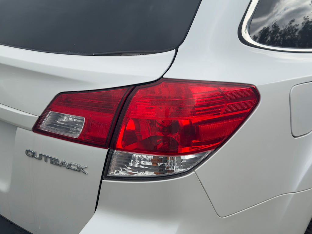 Thumbnail: 2010 Subaru Outback - 21