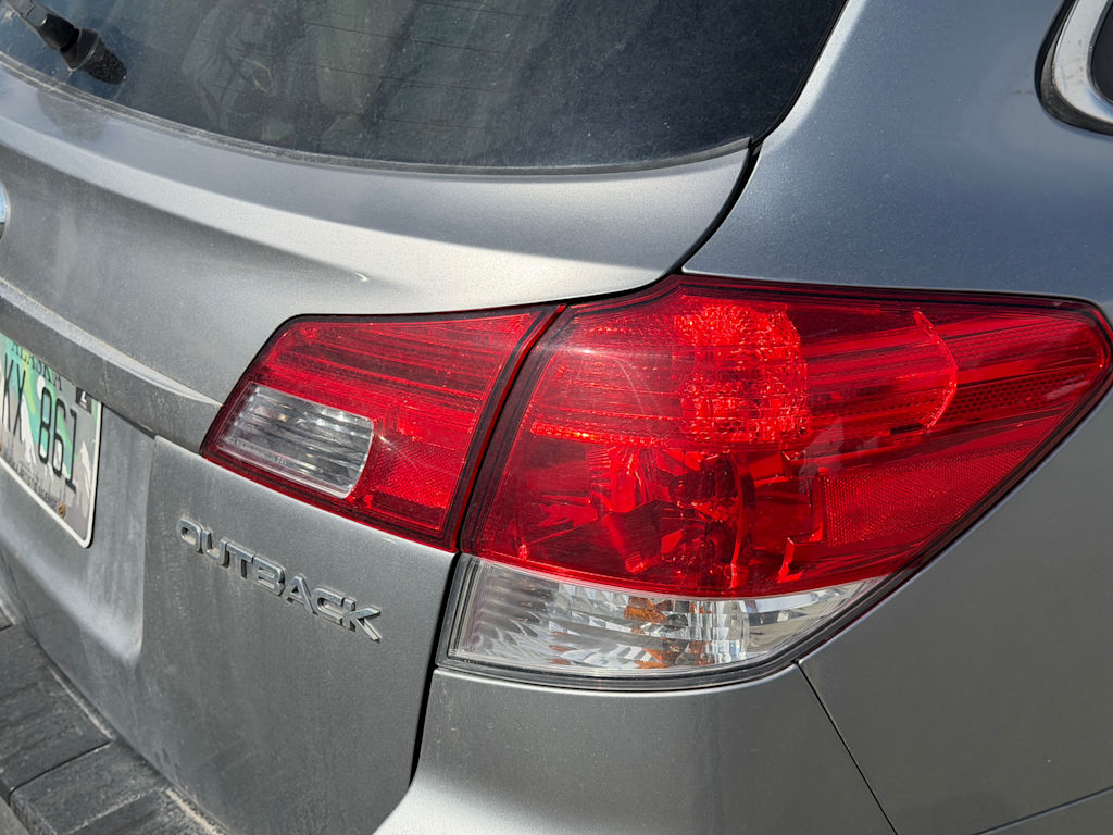 Thumbnail: 2011 Subaru Outback - 21