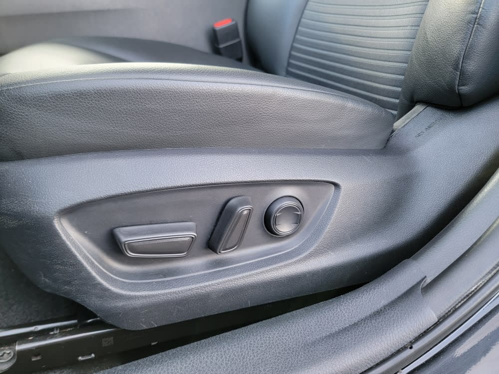 Thumbnail: 2023 Toyota Camry - 22