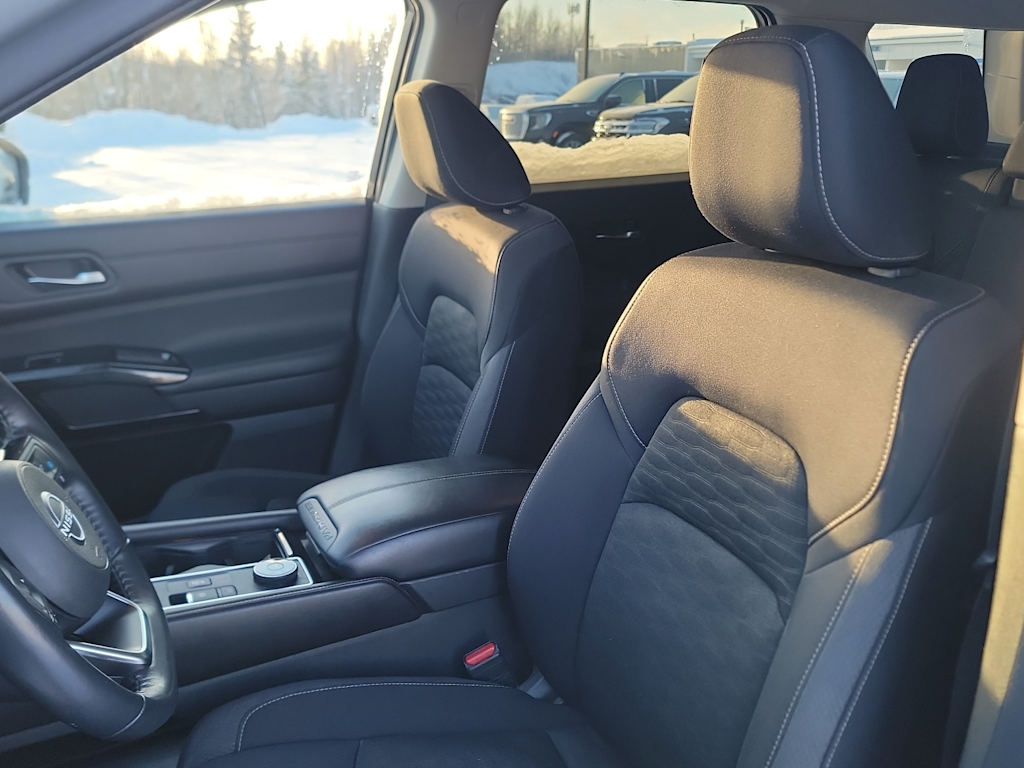 Thumbnail: 2022 Nissan Pathfinder - 9