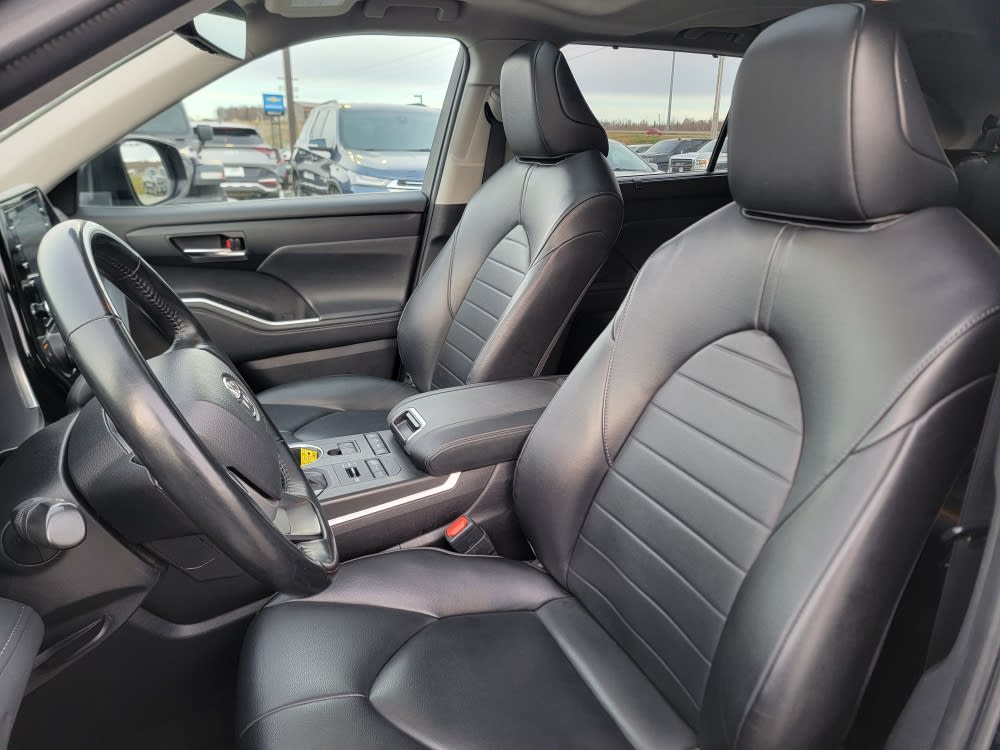 Thumbnail: 2022 Toyota Highlander - 10