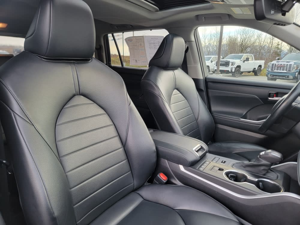 Thumbnail: 2022 Toyota Highlander - 11