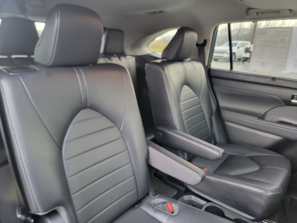 Thumbnail: 2022 Toyota Highlander - 25