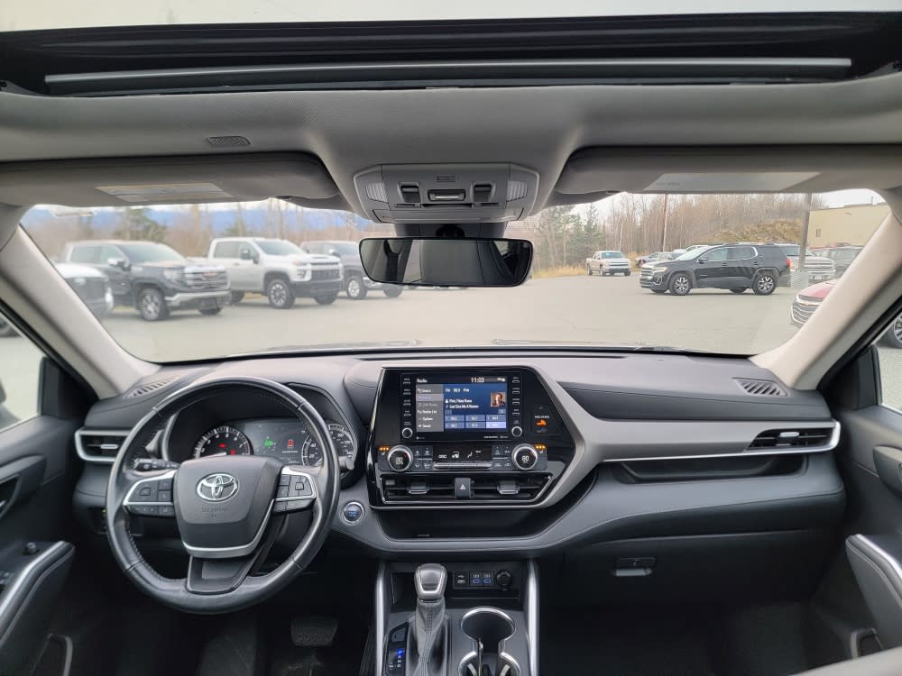 Thumbnail: 2022 Toyota Highlander - 9