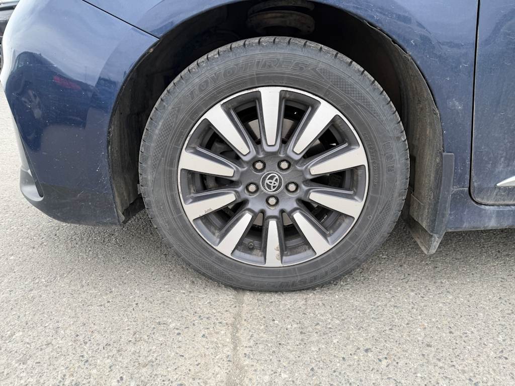 Thumbnail: 2018 Toyota Sienna - 7