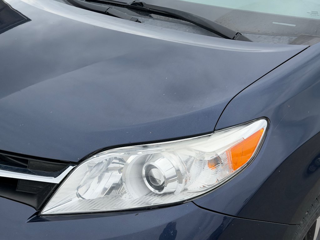 Thumbnail: 2018 Toyota Sienna - 13