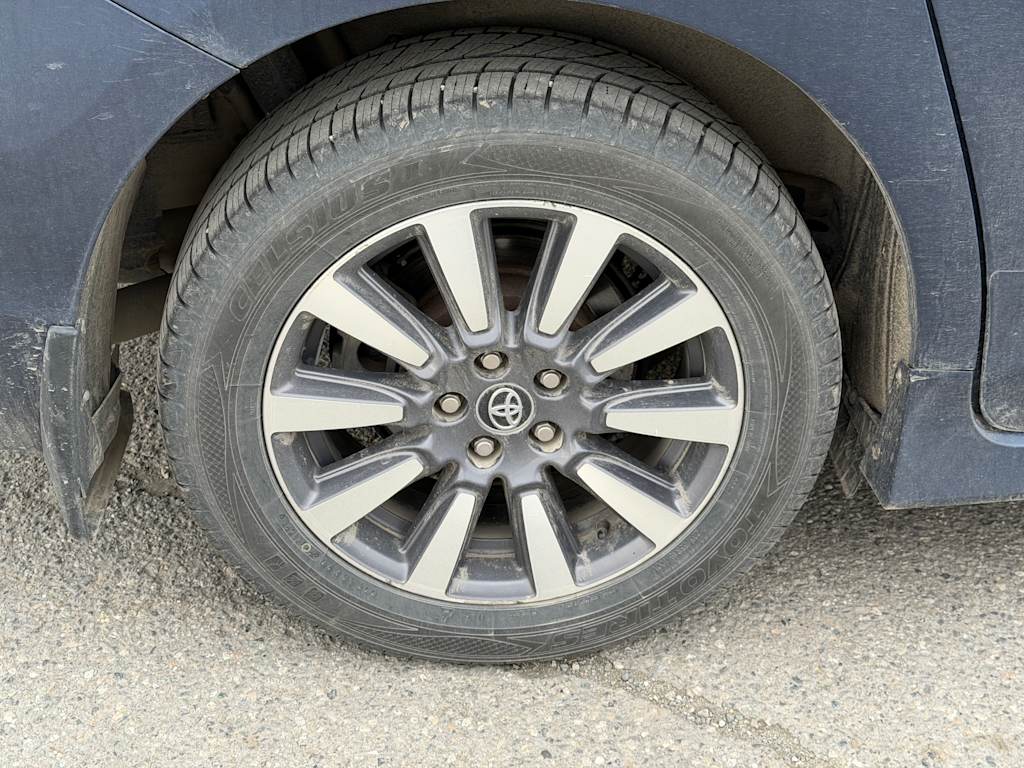Thumbnail: 2018 Toyota Sienna - 17