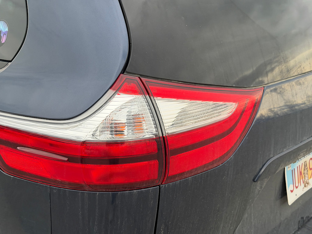 Thumbnail: 2018 Toyota Sienna - 21