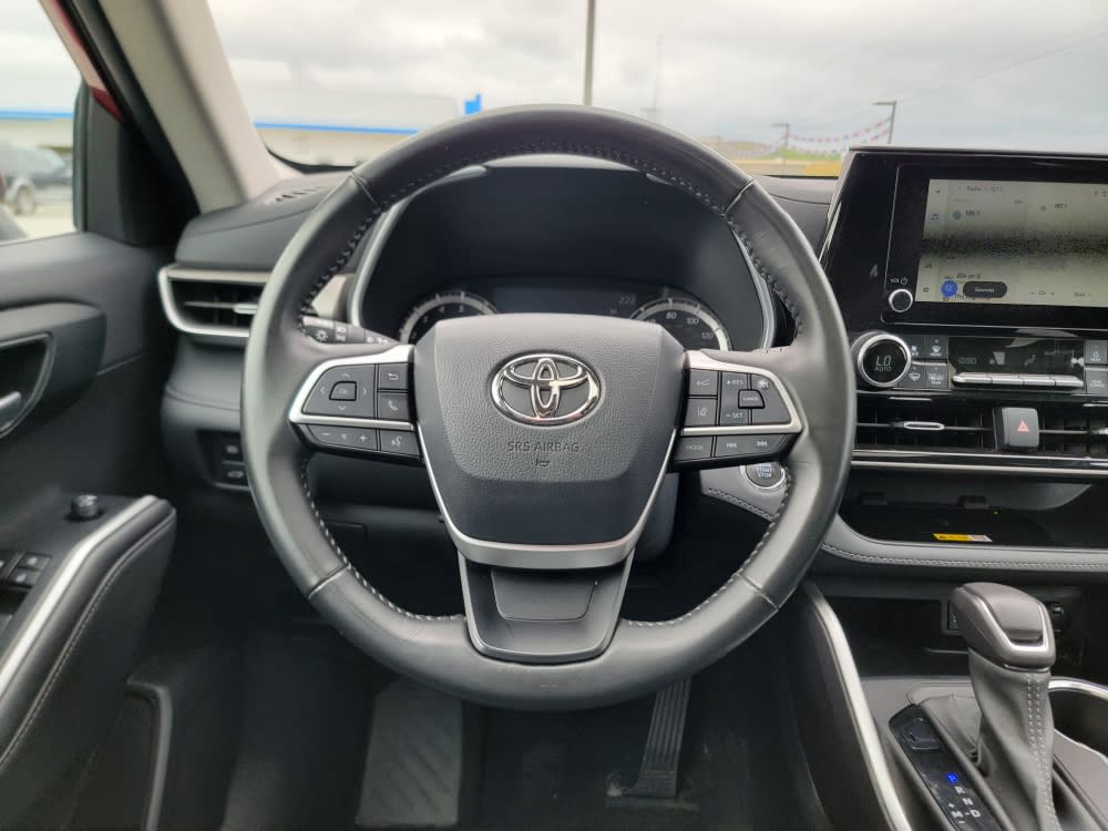 Thumbnail: 2023 Toyota Highlander - 2