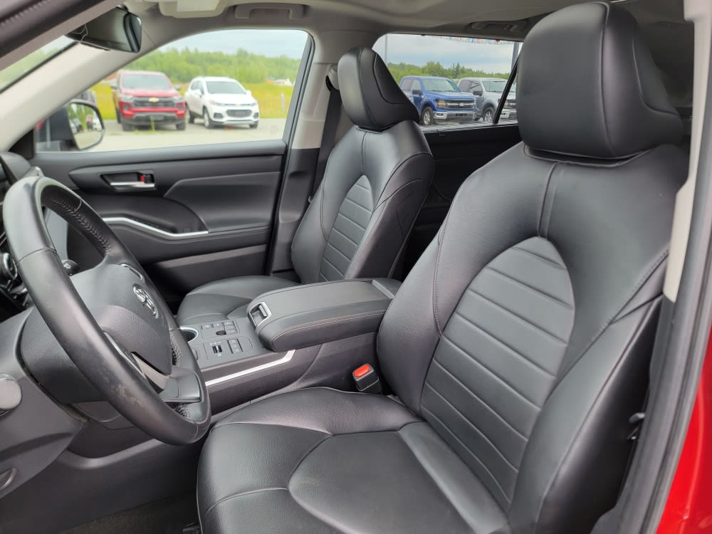 Thumbnail: 2023 Toyota Highlander - 10